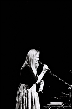 Mairad Mooney of Altan doing MC for the night